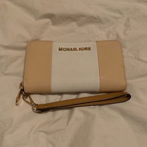 Authentic Michael Kors Mobile Wristlet Wallet